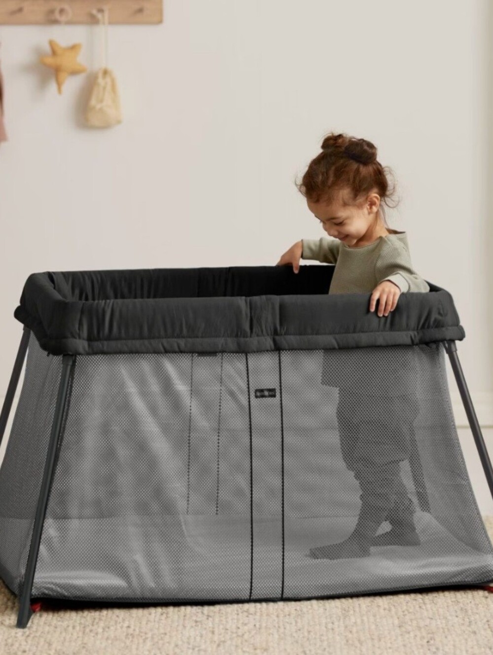BabyBjörn Travel Crib In Black Mesh